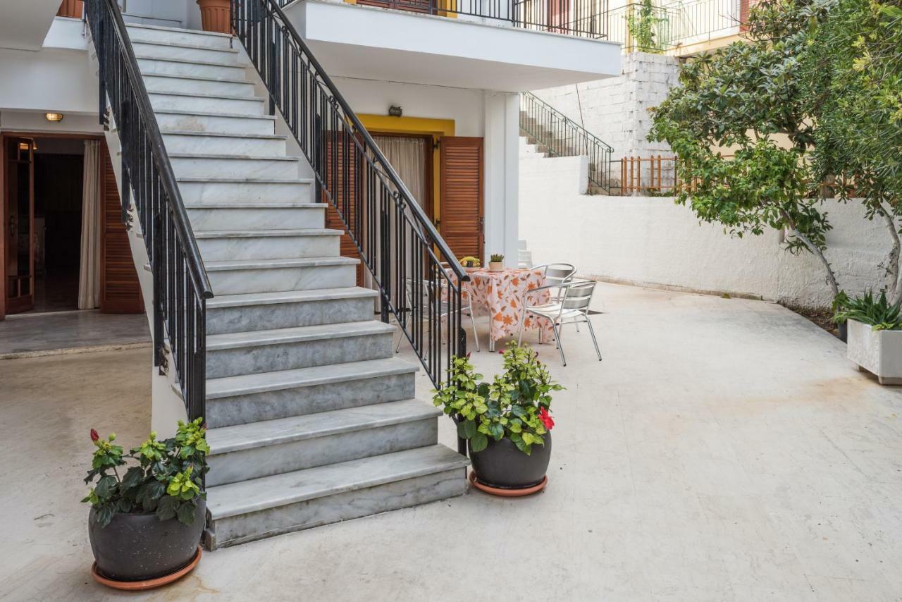 Areti Apartments Порос Экстерьер фото